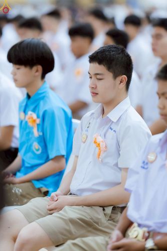 ภาพ No.245913:วันเสาร์ที่ 13 กันยายน พ.ศ. 2568 พิธีมอบผ้าไตรประธานกฐินสัมฤทธิ์เด็กดี V-Star ณ สภาธรรมกายสากล วัดพระธรรมกาย