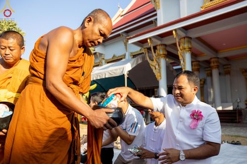 ภาพ No.131811:พิธีถวายสังฆทาน 323 วัด 4 จังหวัดชายแดนภาคใต้ ปีที่ 20 ครั้งที่ 167 และ พิธีมอบกองทุนหนุนแรงใจช่วยครูใต้ ปีที่ 17 ครั้งที่ 132 วันเสาร์ที่ 23 มีนาคม พ.ศ. 2567 ณ วัดมุจลินทวาปีวิหารพระอารามหลวง อ.หนองจิก จ.ปัตตานี