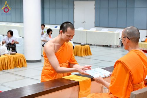 ภาพ No.229057:วันอาทิตย์ที่ 15 มิถุนายน พ.ศ. 2568 พิธีทอดผ้าป่าทุนพัฒนาพระมหาเปรียญ และทุนเผยแผ่พระพุทธศาสนาไปทั่วโลก ณ ห้องสัมมนา SPD สภาธรรมกายสากล วัดพระธรรมกาย