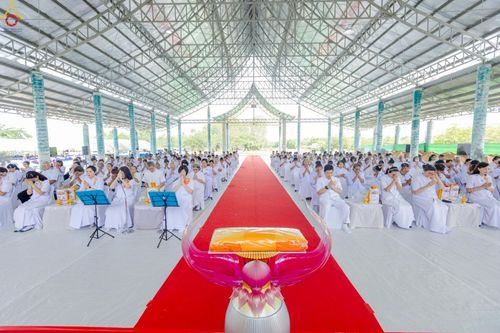 ภาพ No.249381:วันที่ 28 กันยายน พ.ศ. 2568 พิธีทอดผ้าป่าแผ่นบันมงคลมหาเศรษฐี อาคาร 80 ปี หลวงพ่อธัมมชโย ณ ศูนย์ปฏิบัติธรรมวิหารแดง ต.เจริญธรรม อ.วิหารแดง จ.สระบุรี