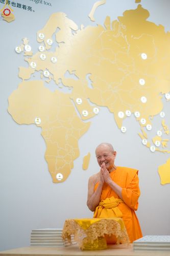 ภาพ No.103725:พิธีเปิดห้องนิทรรศการเพื่อสันติภาพโลก World Peace Lies Within ONE MAN'S VISION   วาระอายุวัฒนมงคล 83 ปี หลวงพ่อทัตตชีโว ณ ชั้น 2 อาคาร 100 ปี คุณยายอาจารย์ฯ วัดพระธรรมกาย วันพฤหัสบดีที่ 21 ธันวาคม พ.ศ. 2566