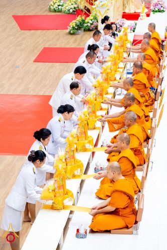 ภาพ No.146021:พิธีเจริญพระพุทธมนต์ ปฏิบัติธรรมเจริญสมาธิภาวนา เพื่อถวายเป็นพระราชกุศล แด่พระบาทสมเด็จพระเจ้าอยู่หัว เนื่องในโอกาสพระราชพิธีมหามงคล เฉลิมพระชนมพรรษา 6 รอบ 28 กรกฎาคม 2567 วันอาทิตย์ที่ 28 กรกฎาคม พ.ศ. 2567  ณ ห้องแก้วสารพัดนึก 2 สภาธรรมกายสากล