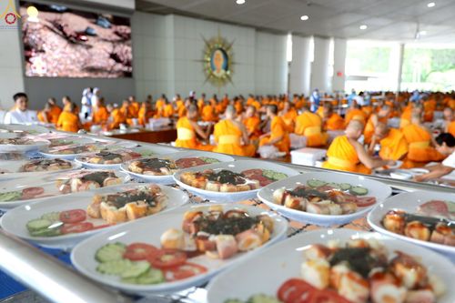 วันเสาร์ที่ 31 พฤษภาคม พ.ศ. 2568 พิธีถวายภัตตาหารเมนูสวรรค์ "เพื่อการบรรลุธรรม" ณ หอฉันคุณยายอาจารย์ วัดพระธรรมกาย