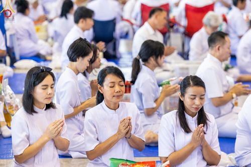 ภาพ No.139061:พิธีตักบาตร , พิธีบูชาข้าวพระ ณ ห้องแก้วสารพัด 1 สภาธรรมกายสากล วัดพระธรรมกาย วันอาทิตย์ต้นเดือนที่ 2 มิถุนายน พ.ศ. 2567