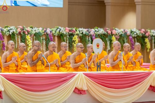 ภาพ No.145232:พิธีถวายผ้าอาบน้ำฝนและประทีปโคมไฟ ณ สภาธรรมกายสากล วัดพระธรรมกาย วันเสาร์ที่ 20 กรกฎาคม พ.ศ. 2567