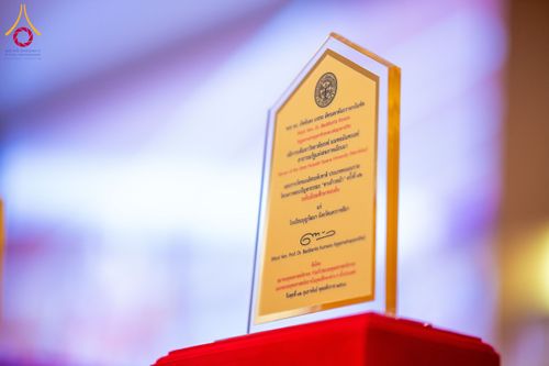 ภาพ No.207528:พิธีมอบโล่พระราชทาน สมเด็จพระกนิษฐาธิราชเจ้า กรมสมเด็จพระรัตนราชสุดาฯ สยามบรมราชกุมารี และโล่เกียรติยศโครงการตอบปัญหาธรรมะ "ทางก้าวหน้า" ครั้งที่ 42 พิธีมอบโล่วัชรเกียรติยศ โครงการตอบปัญหาศีลธรรมเพื่อสันติภาพโลก (WORLD-PEC) ครั้งที่ 18 วันที่ 12 ก.พ. 2568