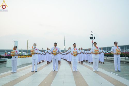 ภาพ No.133714:พิธีเวียนประทักษิณและพิธีวันทาเจดีย์ โครงการบรรพชาสามเณร ฟื้นฟูพระพุทธศาสนาทั่วไทย ณ วัดพระธรรมกาย วันเสาร์ที่ 6 เมษายน พ.ศ. 2567