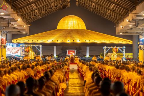 ภาพ No.187617:พิธีฉลองชัยสวดมนต์บทธัมมจักกัปปวัตนสูตร 7,000,000,000 จบ และพิธีสวดมนต์ข้ามปี วันที่ 31 ธันวาคม พ.ศ. 2567 ถึงวันที่ 1 มกราคม พ.ศ. 2568 ณ มหารัตนวิหารคด วัดพระธรรมกาย จ.ปทุมธานี