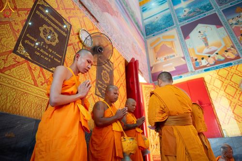 ภาพ No.101133:พิธีอุปสมบทหมู่ ในโครงการอุปสมบทบูชาธรรม มหาปูชนียาจารย์ พ.ศ. 2566 ณ วัดท่าเกวียน อำเภอพนมสารคาม จังหวัดฉะเชิงเทรา วันที่ 5 ธันวาคม พ.ศ. 2566