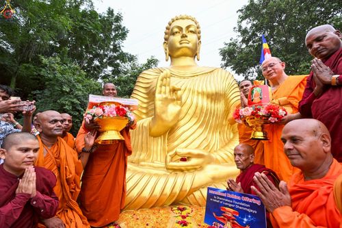 ภาพ No.263504:วันที่ 18 ตุลาคม พ.ศ. 2568 พิธีแห่กฐิน และกฐินสมทบหลวงพ่อ ธัมมชโย  ถวายแด่ วัดพุทธภูมิ เมืองโภปาล รัฐมัธยประเทศ ประเทศอินเดีย 