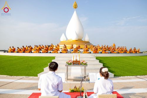 ภาพ No.230151:วันเสาร์ที่ 28 มิถุนายน พ.ศ. 2568 พิธีถวายสังฆทาน 323 วัด 4 จังหวัดชายแดนใต้ ปีที่ 21 ครั้งที่ 178 พิธีมอบกองทุนหนุนแรงใจช่วยครูใต้ ปีที่ 18 ครั้งที่ 142 ณ ศูนย์อบรมเยาวชนจังหวัดปัตตานี