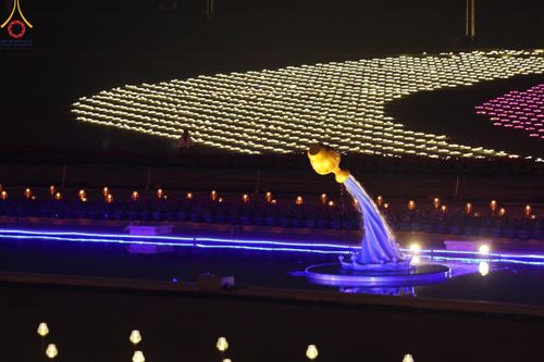 ภาพ No.122216:พิธีจุดประทีปถวายเป็นพุทธบูชา และบูชาธรรมมหาปูชนียาจารย์ พระมงคลเทพมุนี(สด จนฺทสโร) ในโครงการธรรมยาตรา กตัญญูบูชา มหาปูชนียาจารย์ พระมงคลเทพมุนี(สด จนฺทสโร) พระผู้ปราบมาร อนุสรณ์สถาน 7 แห่ง ปีที่ 12 วันที่ 31 มกราคม พ.ศ. 2567 ณ วัดพระธรรมกาย จ.ปทุมธานี (