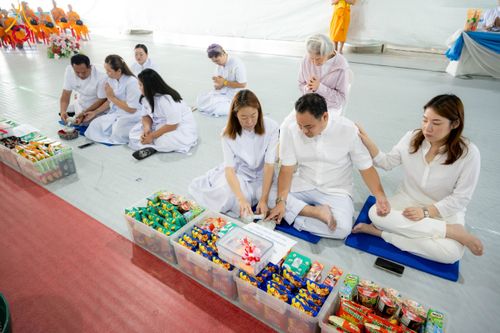 ภาพ No.145656:พิธีตักบาตรโครงการบรรพชาสามเณร โรงเรียนนานาชาติ รุ่นที่ 13 ณ มหารัตนวิหารคด 9 วัดพระธรรมกาย วันเสาร์ที่ 20 กรกฎาคม พ.ศ. 2567