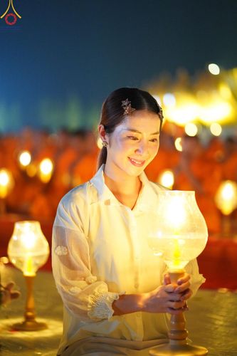 ภาพ No.200603:พิธีจุดประทีปถวายเป็นพุทธบูชา และบูชาธรรมมหาปูชนียาจารย์ ณ อนุสรณ์สถานบางปลา วัดบางปลา อำเภอบางเลน จังหวัดนครปฐม ในโครงการธรรมยาตรา กตัญญูบูชา มหาปูชนียาจารย์ พระมงคลเทพมุนี(สด จนฺทสโร) พระผู้ปราบมาร อนุสรณ์สถาน 7 แห่ง ปีที่ 13 วันที่ 23 มกราคม พ.ศ. 2568