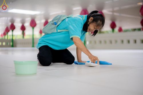 ภาพ No.145952:ชมรมจิตอาสาอนุรักษ์สิ่งแวดล้อม รับบุญทำความสะอาดบริเวณโบสถ์พระไตรปิฎก วัดพระธรรมกาย จ.ปทุมธานี วันที่ 25 กรกฎาคม พ.ศ. 2567