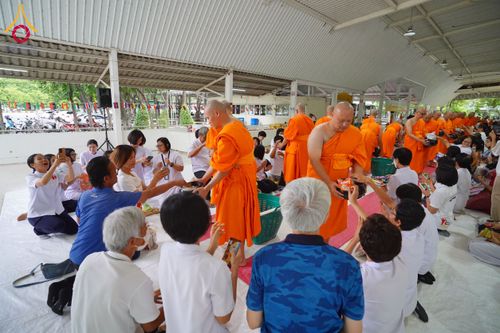 ภาพ No.144278:พิธีตักบาตรพระใหม่  โครงการบรรพชาอุปสมบทหมู่ ธรรมทายาทนานาชาติ (ภาษาจีน) ณ อาคารโถงช้าง วัดพระธรรมกาย วันอาทิตย์ที่ 14 กรกฎาคม พ.ศ. 2567