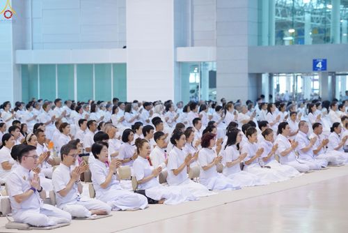 ภาพ No.323648:วันที่ 22 เมษายน พ.ศ.2569(วันคุ้มครองโลก) งานถวายมหาสังฆทาน 40,000 กว่าวัดทั่วประเทศ พิธีภาคสาย ปฏิบัติธรรม ,  พิธีมอบปัจจัยช่วยเหลือครู 4 จังหวัดชายแดนภาคใต้