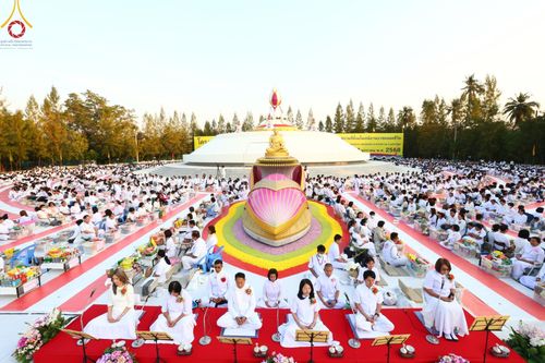 ภาพ No.192954:พิธีตักบาตรพระธรรมยาตรา ณ อนุสรณ์สถานคลองบางนางแท่น อ.สามพราน จ.นครปฐม ในโครงการธรรมยาตรา กตัญญูบูชา มหาปูชนียาจารย์ พระมงคลเทพมุนี(สด จนฺทสโร) พระผู้ปราบมาร อนุสรณ์สถาน 7 แห่ง ปีที่ 13 วันที่ 11 มกราคม พ.ศ.2568