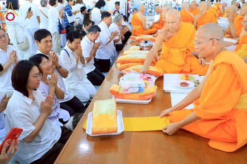 ภาพ No.217123:วันเสาร์ที่ 12 เมษายน พ.ศ. 2568 พิธีบุพเปตพลี ครั้งที่ 162 ร่วมอุทิศบุญแด่หมู่ญาติที่ล่วงลับไปแล้ว และพิธีถวายภัตตาหารเมนูสวรรค์ ณ หอฉันคุณยายอาจารย์ฯ วัดพระธรรมกาย