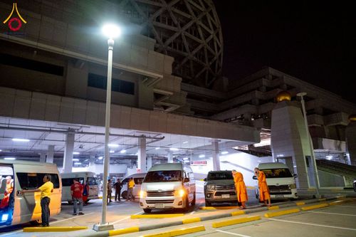 ภาพ No.222436:วันที่ 21 เมษายน พ.ศ. 2568 หลวงพ่อทัตตชีโวต้อนรับคณะสงฆ์ สปป.ลาว ณ อาคาร 100 ปี คุณยายมหารัตนอุบาสิกาจันทร์ ขนนกยูง วัดพระธรรมกาย