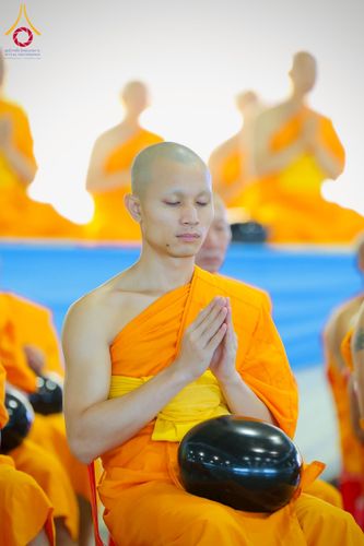 ภาพ No.223338:วันวิสาขบูชา วันอาทิตย์ที่ 11 พฤษภาคม พ.ศ. 2568 พิธีตักบาตร และปฎิบัติธรรม ณ สภาธรรมกายสากล วัดพระธรรมกาย