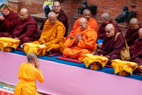ภาพ No.209766:วันที่ 28 กุมภาพันธ์ พ.ศ.2568 พิธีเปิดโครงการบวชสามเณร พิธีถวายไทยธรรม พิธีขอขมามอบผ้าไตร  ณ เมืองปาตัน ประเทศเนปาล