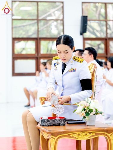 ภาพ No.276012:วันที่ 5 ธันวาคม พ.ศ. 2568 พสกนิกรอำเภอคลองหลวง พร้อมใจบำเพ็ญกุศลอุทิศถวาย “ในหลวงรัชกาลที่ 9” น้อมรำลึกในพระมหากรุณาธิคุณ เนื่องในวันคล้ายวันพระบรมราชสมภพ วันชาติ และวันพ่อแห่งชาติ ณ อาคารปลูกศรัทธา 2 วัดพระธรรมกาย อำเภอคลองหลวง จังหวัดปทุมธานี