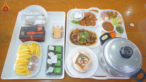 ภาพ No.210610:วันเสาร์ที่ 8 มีนาคม พ.ศ. 2568 พิธีสวดพระพุทธมนต์ และถวายภัตตาหารเมนูสวรรค์แด่พระภิกษุ สามเณร ณ หอฉันคุณยายอาจารย์ฯ วัดพระธรรมกาย