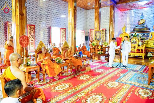 ภาพ No.146689:พิธีต้อนรับสัญญาบัตร พัดยศ ผ้าไตร ในโอกาสที่พระบาทสมเด็จพระเจ้าอยู่หัว ทรงพระกรุณาโปรดพระราชทานสัญญาบัตรตั้งสมณศักดิ์ พระวิมลศาสนวิเทศ (สำรวจ กมโล) เจ้าอาวาสวัดไทยนอร์เวย์ เป็นพระราชาคณะชั้นราช ในราชทินนามที่ “พระราชวชิรศาสนวิเทศ”