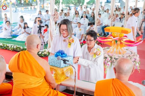 ภาพ No.100320:พิธีทอดกฐินบรมจักรพรรดิ ณ วัดพระธรรมกายแคลิฟอร์เนีย เมืองอาซูซ่า รัฐแคลิฟอร์เนีย ประเทศสหรัฐอเมริกา วันอาทิตย์ที่ 12 พฤศจิกายน พ.ศ. 2566