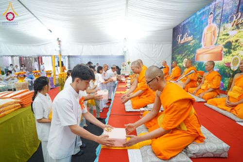 ภาพ No.168075:พิธีทอดกฐิน วัดพระธรรมกายกัวลาลัมเปอร์ ประเทศมาเลเซีย วันที่ 20 ตุลาคม พ.ศ. 2567