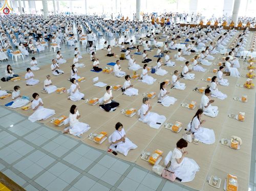 ภาพ No.240073:วันเสาร์ที่ 23 สิงหาคม พ.ศ. 2568 (วันพระ แรม 14 ค่ำ เดือน 9) พิธีบุพเปตพลี ครั้งที่ 169 ร่วมอุทิศบุญแด่หมู่ญาติที่ล่วงลับไปแล้ว และสืบทอดอายุพระพุทธศาสนา ณ หอฉันคุณยายอาจารย์ฯ วัดพระธรรมกาย