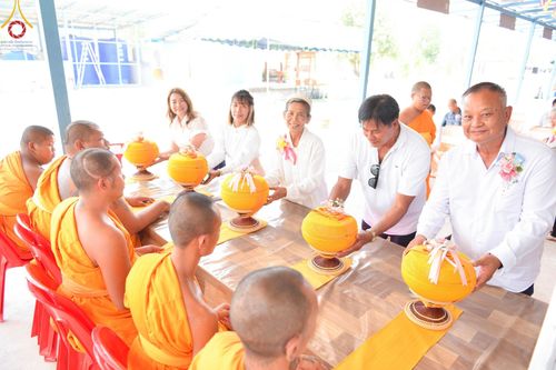 ทอดผ้าป่าสามัคคี เพื่อสมทบทุนสร้างหอฉัน ๑๑๓ ปี คุณยายอาจารย์มหารัตนอุบาสิกาจันทร์ขนนกยูง ครั้งที่ ๗ ในวันอาทิตย์ ที่ ๒๘ เมษายน พ.ศ. ๒๕๖๗ ณ ศูนย์การศึกษาจอมบึง ต.รางบัว อ.จอมบึง จ.ราชบุรี