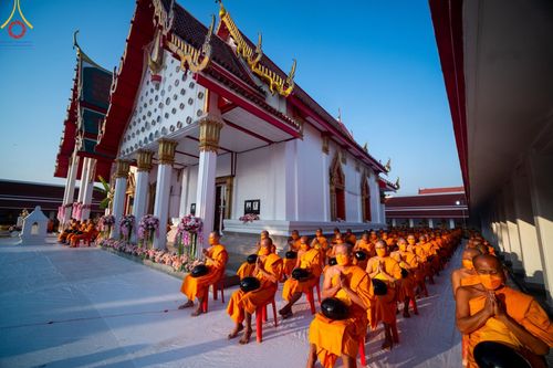 ภาพ No.112697:พิธีตักบาตรพระธรรมยาตราฯ ณ วัดสองพี่น้อง จ.สุพรรณบุรี วันที่ 15 มกราคม พ.ศ. 2567