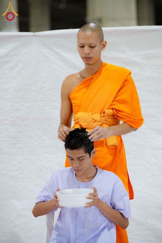 ภาพ No.143816:พิธีปลงผมยุวธรรมทายาท โครงการสามเณรโรงเรียนนานาชาติ รุ่นที่  13 ณ วิหารคด คอร์ 9 วัดพระธรรมกาย วันอาทิตย์ที่ 7 กรกฎาคม พ.ศ. 2567