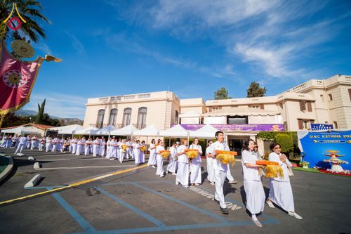 ภาพ No.179838:พิธีทอดกฐินบรมจักรพรรดิ สร้างอุโบสถ 80 ปี บูชาธรรมหลวงพ่อธัมมชโย ณ วัดพระธรรมกายแคลิฟอร์เนีย ประเทศสหรัฐอเมริกา วันอาทิตย์ที่ 10 พฤศจิกายน พ.ศ. 2567