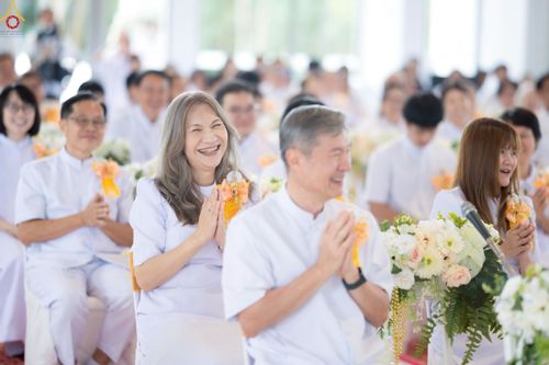 ภาพ No.239389:วันอาทิตย์ที่ 17 สิงหาคม พ.ศ. 2568 พิธีกดปุ่มอัญเชิญรูปเหมือน พระมงคลเทพมุนี (สด จันทสโร)  ณ มหาวิหารแก้วพระมงคลเทพมุนี  ศูนย์ปฏิบัติธรรมแก้วเมืองเลย