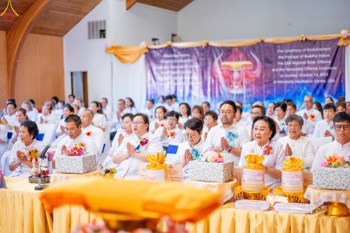 ภาพ No.91247:พิธีสมโภชพระประธาน "พระธรรมกาย" , พิธีเปิดไฟมงคลและเปิดไฟส่องสว่างรัศมีดวงธรรมพระประธาน "พระธรรมกาย" , พิธีทอดผ้าป่าภาคพื้น 19 วัดศูนย์สาขาภาคพื้นอเมริกา  และพิธีมุทิตาสักการะพระมหาเถระ พระเถระ ประจำปี 2566 วันอาทิตย์ที่ 15 ตุลาคม พ.ศ. 2566