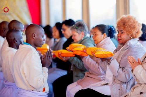 ภาพ No.231644:โครงการบรรพชาอุปสมบทหมู่ครั้งที่ 2 ณ วัดพระธรรมกายโจฮันเนสเบิร์ก ประเทศแอฟริกาใต้ วันอาทิตย์ 29 มิถุนายน พ.ศ. 2568