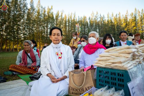 ภาพ No.103837:พิธีตักบาตรพระ 1,000 รูป ครั้งที่ 7 ถวายเป็นพุทธบูชา เพื่อช่วยเหลือคณะสงฆ์ 323 วัด 4 จังหวัดชายแดนภาคใต้ และถวายแด่คณะสงฆ์จังหวัดพิษณุโลก ณ ลานธรรมธุดงคสถานพิษณุโลก อ.วังทอง จ.พิษณุโลก วันที่ 24 ธันวาคม พ.ศ. 2566