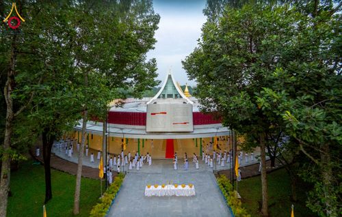 ภาพ No.244531:วันเสาร์ที่ 6 กันยายน พ.ศ. 2568 พิธีเวียนประทักษิณ และวันทาสีมาของนาคธรรมทายาท โครงการอุปสมบทหมู่บูชาธรรมครบรอบ 108 ปี วันครูผู้ค้นพบวิชชาธรรมกาย ณ โบสถ์พระไตรปิฎก วัดพระธรรมกาย