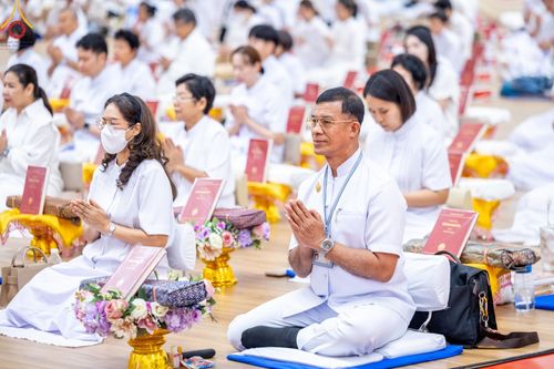 ภาพ No.138797:พิธีถวายกองทุนสนับสนุน การสร้างพระไตรปิฎกฉบับธรรมชัย และอนุรักษ์คัมภีร์ใบลาน น้อมบูชาธรรมหลวงพ่อธัมมชโย 80 ปี ณ ห้องแก้วสารพัดนึก 2 วัดพระธรรมกาย วันเสาร์ที่ 1 มิถุนายน พศ. 2567