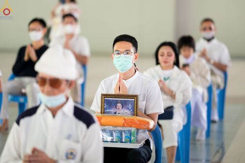 ภาพ No.104515:พิธีบุพเปตพลี ครั้งที่ 145 อุทิศบุญแด่หมู่ญาติที่ล่วงลับไปแล้ว และสืบทอดอายุพระพุทธศาสนา วันพุธที่ 27 ธันวาคม พ.ศ. 2566 (วันพระขึ้น 15 ค่ำ เดือน 12 ) ณ หอฉันคุณยายอาจารย์ฯ วัดพระธรรมกาย