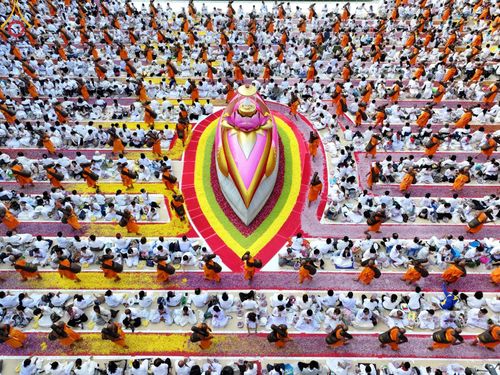 ภาพ No.188756:พิธีต้อนรับพระธรรมยาตรา ในโครงการธรรมยาตรา กตัญญูบูชา มหาปูชนียาจารย์ พระมงคลเทพมุนี(สด จนฺทสโร) พระผู้ปราบมาร อนุสรณ์สถาน 7 แห่ง ปีที่ 13 วันที่ 3 มกราคม พ.ศ. 2568 ณ อนุสรณ์สถานมหาวิหารพระมงคลเทพมุนี (โลตัสแลนด์) อ.สองพี่น้อง จ.สุพรรณบุรี