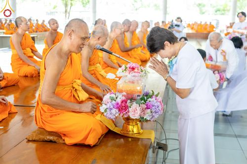 ภาพ No.168679:พิธีถวายภัตตาหารเมนูสวรรค์ ณ หอฉันคุณยายอาจารย์ วัดพระธรรมกาย ในวันเสาร์ที่ 9 พฤศจิกายน พ.ศ. 2567