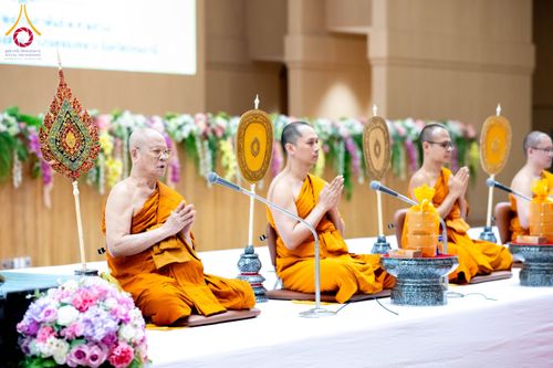 ภาพ No.208781:พระบาทสมเด็จพระเจ้าอยู่หัวทรงพระกรุณาโปรดเกล้าฯ พระราชทานภัตตาหารพระราชทาน แด่พระภิกษุ สามเณร ในการสอบบาลีสนามหลวง ณ วัดพระธรรมกาย วันที่ 22 กุมภาพันธ์ พ.ศ. 2568 ณ วัดพระธรรมกาย อำเภอคลองหลวง จังหวัดปทุมธานี