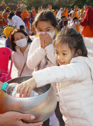 ภาพ No.75703:พิธีเจริญพระพุทธมนต์ และ ตักบาตรพระ 1,111 รูป  บำเพ็ญกุศลเพื่อถวายพระพรชัยมงคลแด่  สมเด็จพระเจ้าลูกเธอ เจ้าฟ้าพัชรกิติยาภา นเรนทิราเทพยวดี กรมหลวงราชสาริณีสิริพัชร มหาวัชรราชธิดา วันเสาร์ที่ 11 กุมภาพันธ์ พ.ศ. 2566 ณ วัดห้วยตองสัก อ.จอมทอง จ.เชียงใหม่