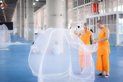 ภาพ No.218263:วันที่ 12-18 เมษายน พ.ศ. 2568 พระภิกษุและเจ้าหน้าที่อาสาสมัคร เตรียมพื้นที่ต้อนรับพักค้างพระสังฆาธิการ เนื่องในงานวันคุ้มครองโลก 22 เมษายน พ.ศ. 2568