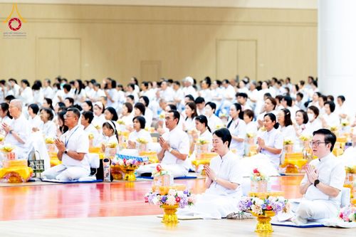 ภาพ No.239564:วันอาทิตย์ที่ 17 สิงหาคม พ.ศ. 2568 พิธีถวายคิลานเภสัช และอุปกรณ์ทางการแพทย์ แด่คณะสงฆ์ เนื่องในวันธรรมชัย ณ ห้องแก้วสารพัดนึก 2 สภาธรรมกายสากล วัดพระธรรมกาย