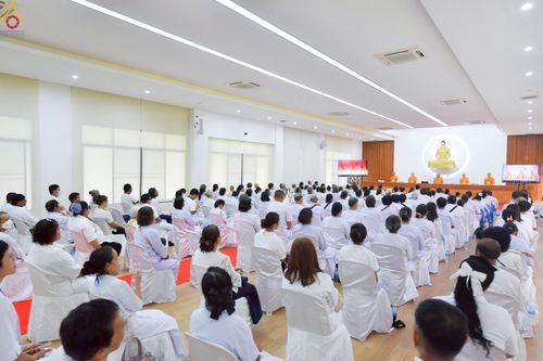 ภาพ No.250056:วันที่ 26-28 กันยายน พ.ศ. 2568 โครงการอบรมอุบาสกแก้ว อุบาสิกาแก้ว รุ่นที่ 3 ตัวแทนทอดกฐินสามัคคีทั่วไทย 30,000 วัด ณ ศูนย์ปฏิบัติธรรมจันทบุรี จ.จันทบุรี